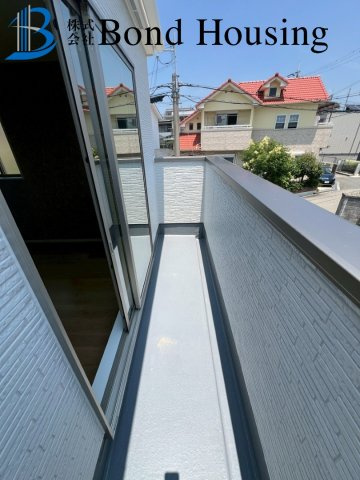 「人丸小学校区」「大蔵谷駅徒歩7分」東野町 全2棟1号棟のバルコニー
