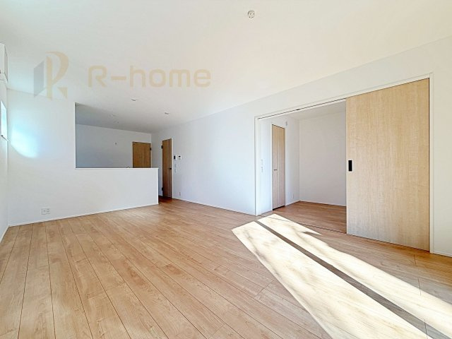 つくば市花畑3丁目24-1期　新築戸建て　4号棟の居間・リビング|広々としたLDK♪充分な広さがあり、ご家族でインテリアのレイアウトを考えるのも楽しみですね！