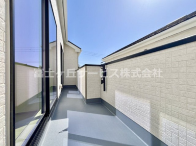 【バルコニー】 | 沼津市東熊堂 新築一戸建て 1号棟 | 広々としたバルコニーです