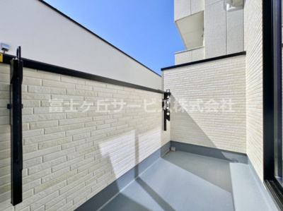 【バルコニー】 | 沼津市東熊堂 新築一戸建て 2号棟 | 暖かな日差しのふりそそぐバルコニー