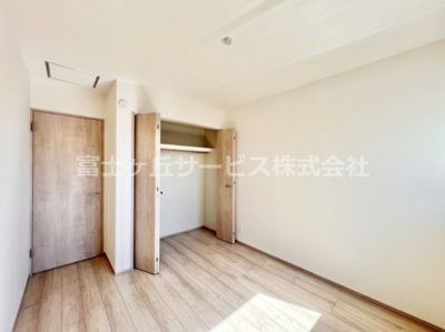 【洋室】 | 沼津市東熊堂 新築一戸建て 2号棟 | 5.25帖の洋室です