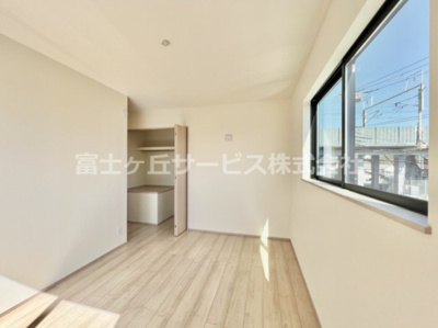 【洋室】 | 沼津市東熊堂 新築一戸建て 2号棟 | 6.5帖の洋室です