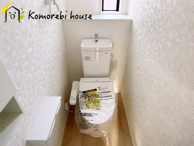さいたま市西区宝来第1　新築一戸建て　クレイドルガーデン　01のトイレ|ゆったりとした空間のトイレです