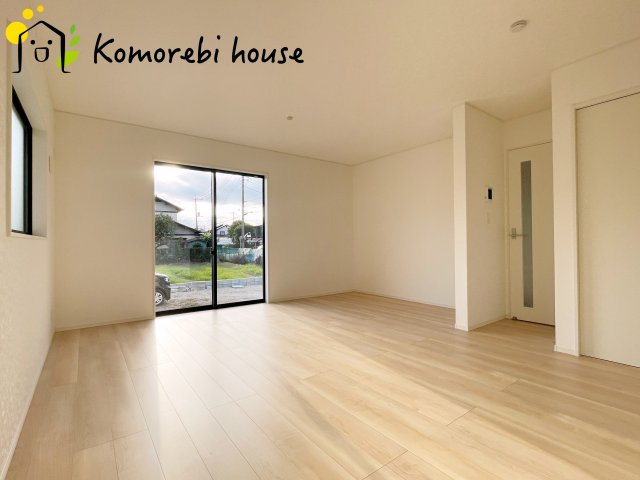 さいたま市西区宝来第1　新築一戸建て　クレイドルガーデン　01の居間・リビング|ゆったり過ごせるリビングです