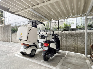 【駐車場】 | バイク置き場。空き区画の有無や駐輪料金、サイズおよび排気量規定などについては、改めてお問い合わせください。～即日のご見学可能～　お問合せはお気軽にどうぞ。