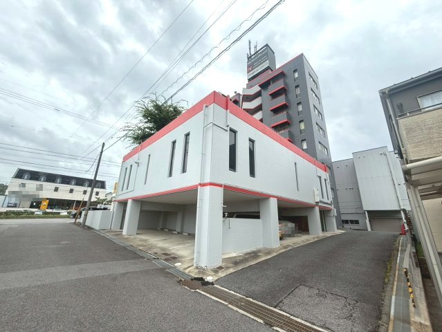 コメルスⅢの駐車場