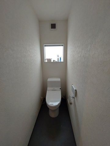 【No.7305】岩吉中古住宅/4LDKS/芝生の庭/P6台以上のトイレ|2Fトイレです。