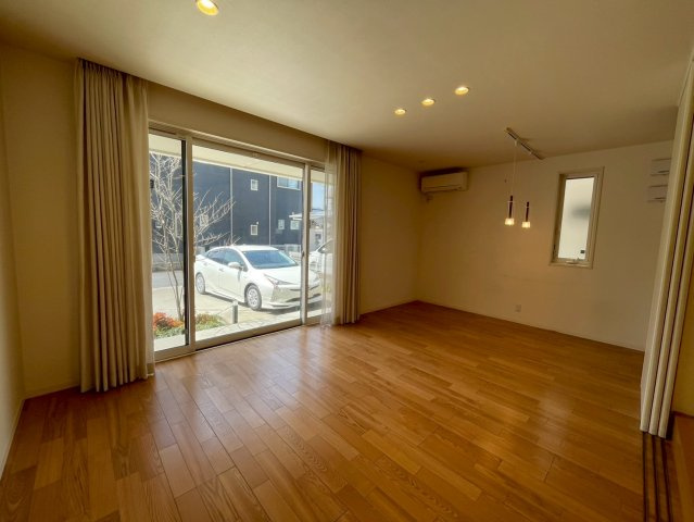 －三丁目不動産-　秩父市東町　積水ハウス施工の居間・リビング