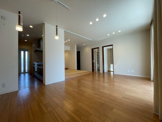 －三丁目不動産-　秩父市東町　積水ハウス施工の居間・リビング