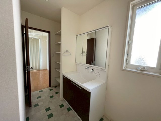 －三丁目不動産-　秩父市東町　積水ハウス施工の独立洗面台