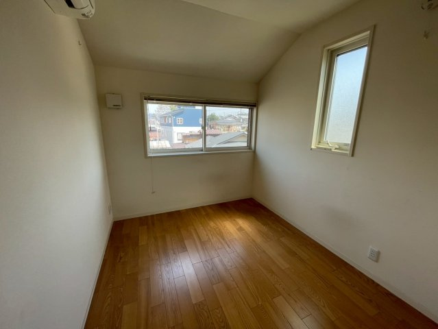 －三丁目不動産-　秩父市東町　積水ハウス施工の洋室