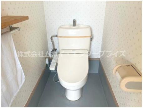 城陽市奈島　倉庫のトイレ|落ち着いた色調のトイレです