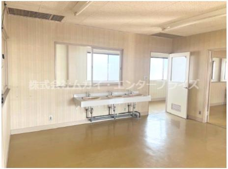 城陽市奈島　倉庫の内装|きれいな内装です