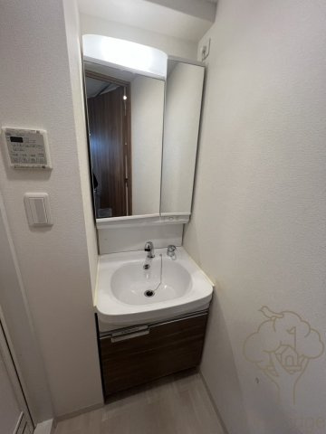 プレサンス梅田北ディアの独立洗面台