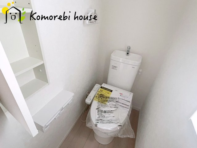 さいたま市西区宝来第1　新築一戸建て　クレイドルガーデン　02のトイレ|コンパクトで使いやすいトイレです