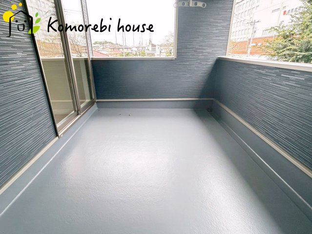 さいたま市西区宝来第1　新築一戸建て　クレイドルガーデン　02のバルコニー|お洗濯にも便利なバルコニー付き