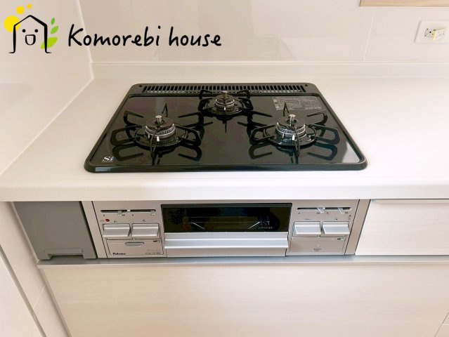 さいたま市西区宝来第1　新築一戸建て　クレイドルガーデン　02のキッチン|お料理しやすいキッチンです