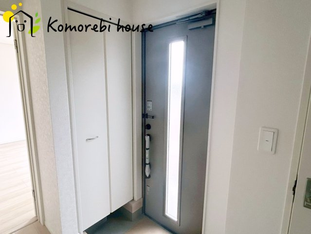 さいたま市西区宝来第1　新築一戸建て　クレイドルガーデン　02の玄関|ゆったりとした玄関です