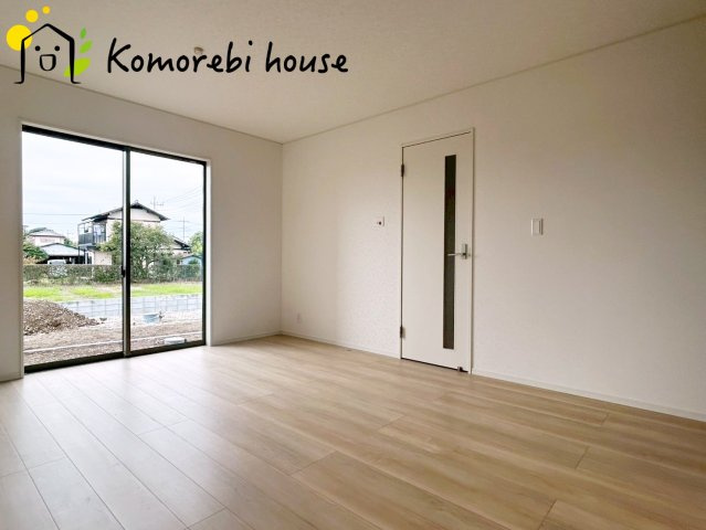 さいたま市西区宝来第1　新築一戸建て　クレイドルガーデン　02の居間・リビング|おしゃれな居間です