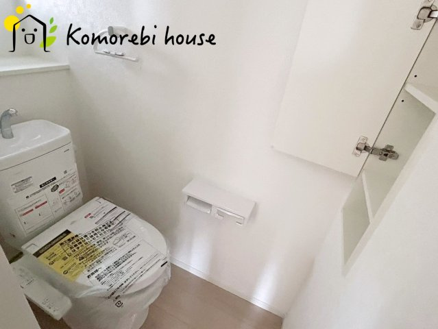 さいたま市西区宝来第1　新築一戸建て　クレイドルガーデン　03のトイレ|コンパクトで使いやすいトイレです