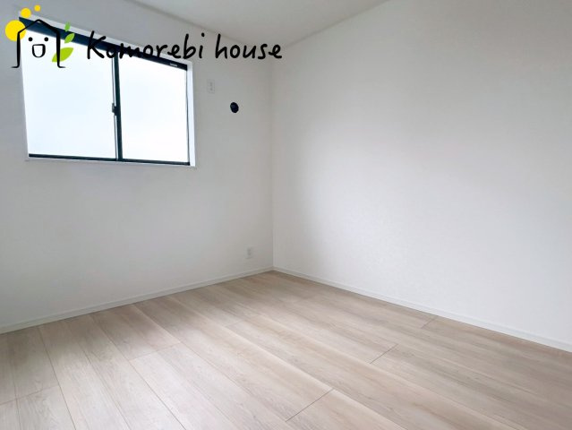 さいたま市西区宝来第1　新築一戸建て　クレイドルガーデン　03の寝室|落ち着いた色調の寝室です