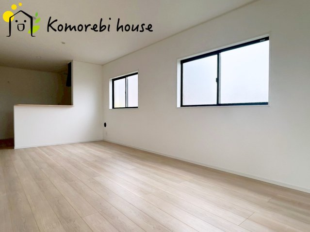 さいたま市西区宝来第1　新築一戸建て　クレイドルガーデン　03の居間・リビング|ゆったり過ごせる居間です