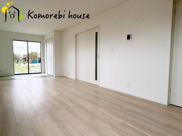 さいたま市西区宝来第1　新築一戸建て　クレイドルガーデン　03の居間・リビング|ゆったりとした居間です