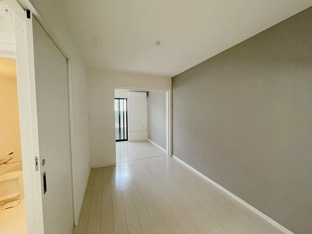 アプローズ清荒神の居間・リビング|こちらの居間で趣味の時間をお楽しみください