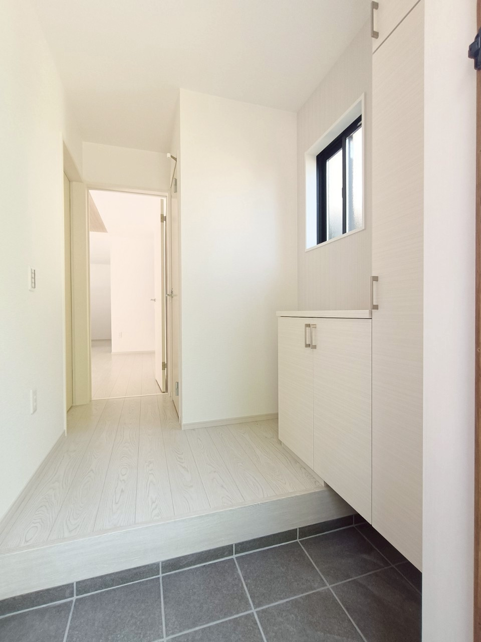 三郷市　後谷　新築戸建　全1棟の玄関|施工例です