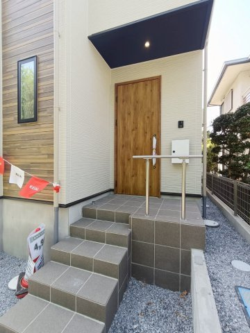 三郷市　後谷　新築戸建　全1棟の玄関|施工例です