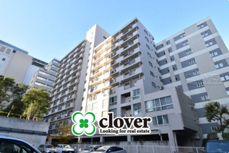 【外観】 | 手入れの行き届いた外壁やエントランスなど、「見ればわかる」レベルで清潔感を保ったマンションです。築年数を感じさせない姿で皆様をお出迎えします。～即日のご見学可能～　お問合せはお気軽にどうぞ。