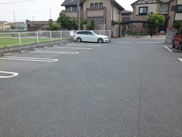 アウローラ玉手Ｂの駐車場