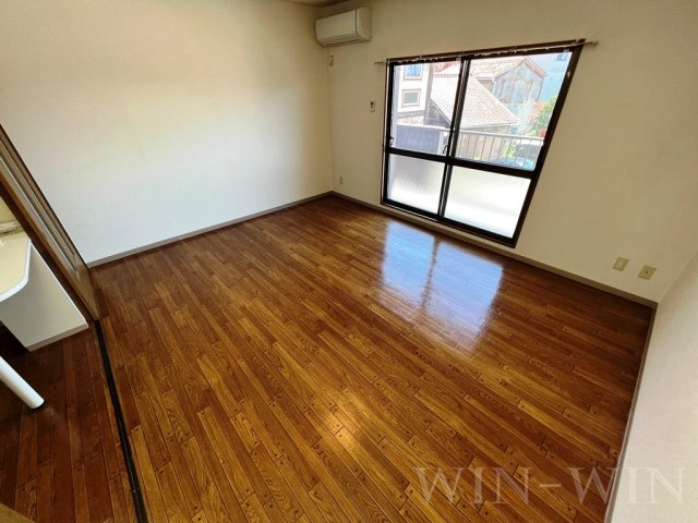 エクシード松山の居間・リビング