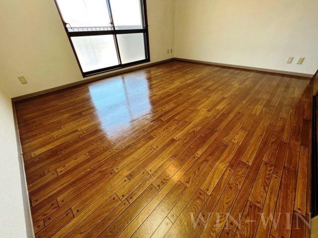 エクシード松山の居間・リビング