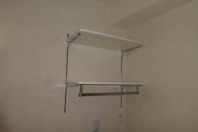 シャエムの洗面所|洗濯機上棚