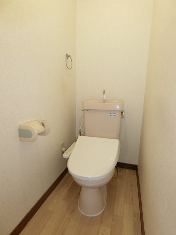コーポ幸のトイレ|ゆったりとした空間のトイレです※別号室の写真になります