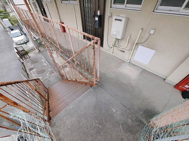 さわらび荘のその他共用部分|ゆとりのある廊下です