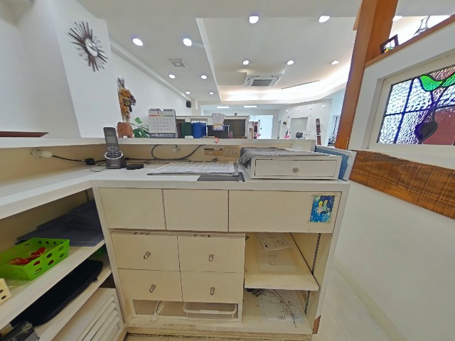 福冨ビルの内装|レジ周辺です