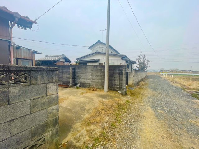 久喜市島川　中古住宅の前面道路含む現地写真