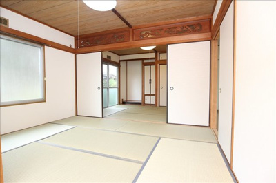 【居間・リビング】 | 池田ハイツ | 7帖の和室：押入れとテラスがあります★