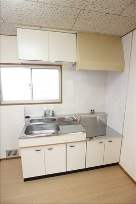 【キッチン】 | 池田ハイツ | 窓があり明るいキッチンです☆