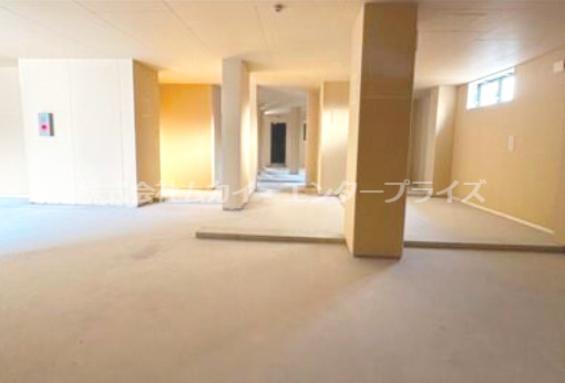 シャーメゾンアズナブルの内装|明るい室内です