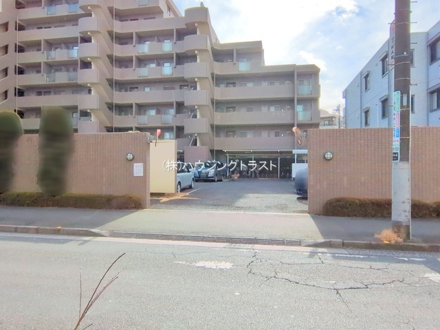 仲介手数料無料　ユアコート所沢壱番館の駐車場