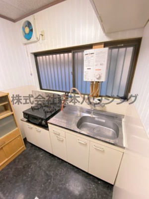 【キッチン】 | 　上島町39-15テラスハウス | キッチンでお料理をお楽しみください