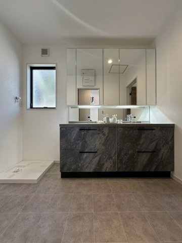 藤沢市藤が岡3丁目　新築一戸建て　全2棟の独立洗面台