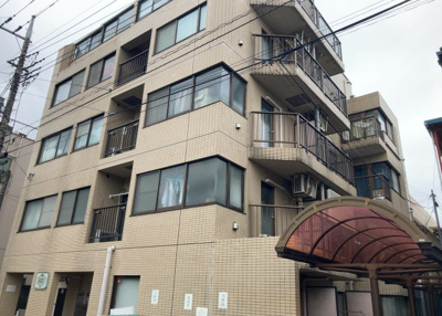 【外観】 | 共立リライアンス上野町Ｉ | ＲＣ造、Reinforced Concreteは直訳すると補強されたコンクリートです。主に柱や梁・床・壁が鉄筋とコンクリートで構成おり、鉄筋を組んだ型枠にコンクリートを流し込んで固めたものを指します。