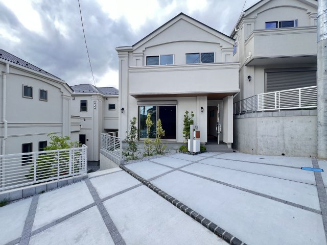 ～全16棟の開発分譲地～　落ち着いた住宅街　入谷東4丁目　新築戸建