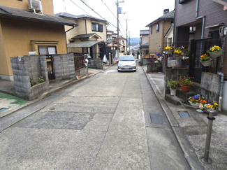 【前面道路含む現地写真】