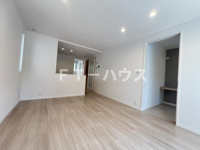 幕張町５丁目戸建ての居間・リビング