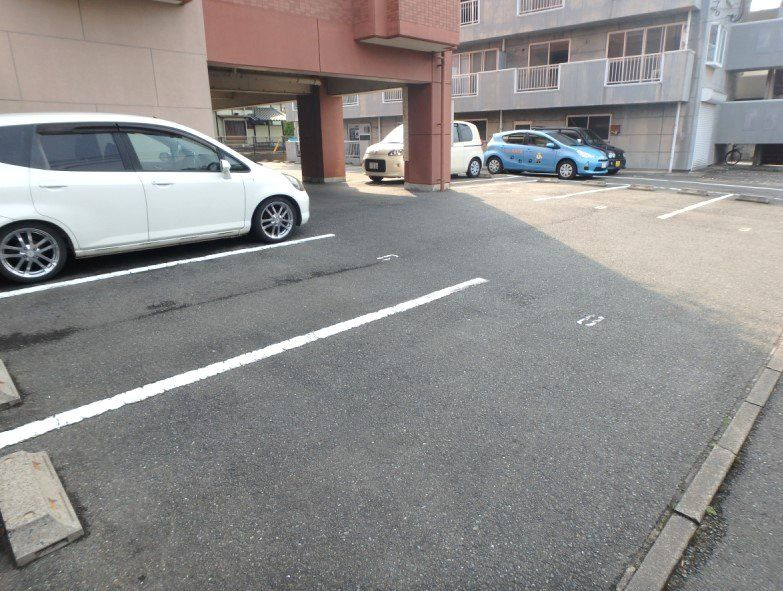  ミレニアム21【キャッシュバック】の駐車場|駐車場に車を止められます